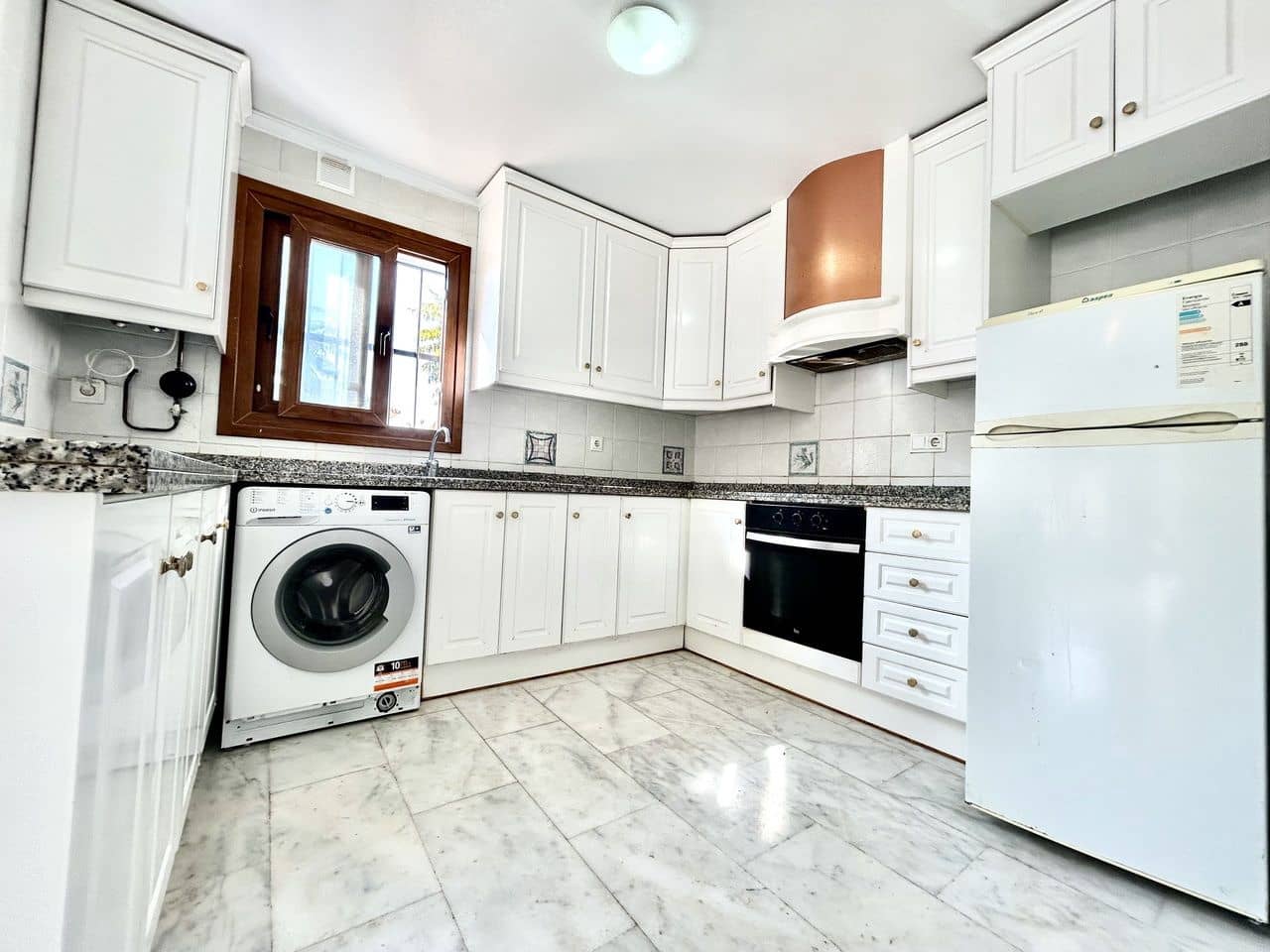 2 Zimmer Apartment zu verkaufen in Villamartin mit Garage - 165.000 € (Ref: 9797283)