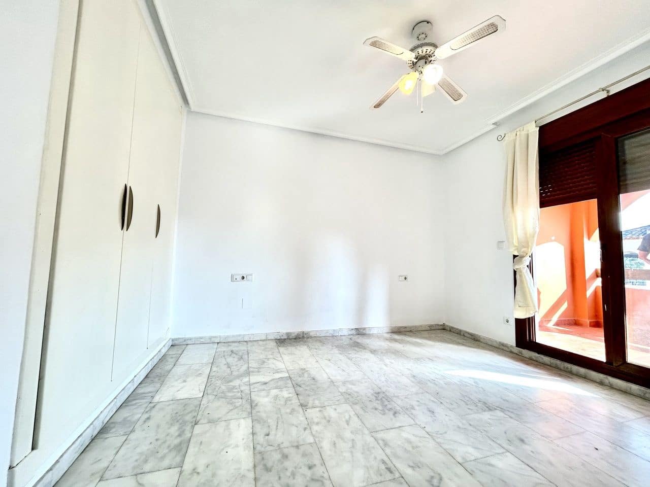 2 Zimmer Apartment zu verkaufen in Villamartin mit Garage - 165.000 € (Ref: 9797283)