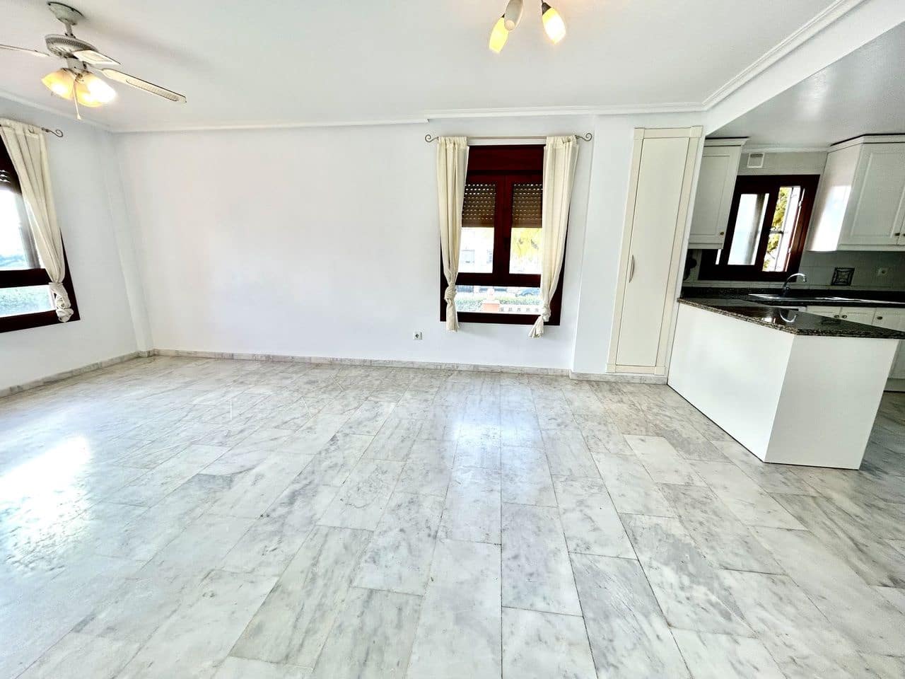 2 Zimmer Apartment zu verkaufen in Villamartin mit Garage - 165.000 € (Ref: 9797283)