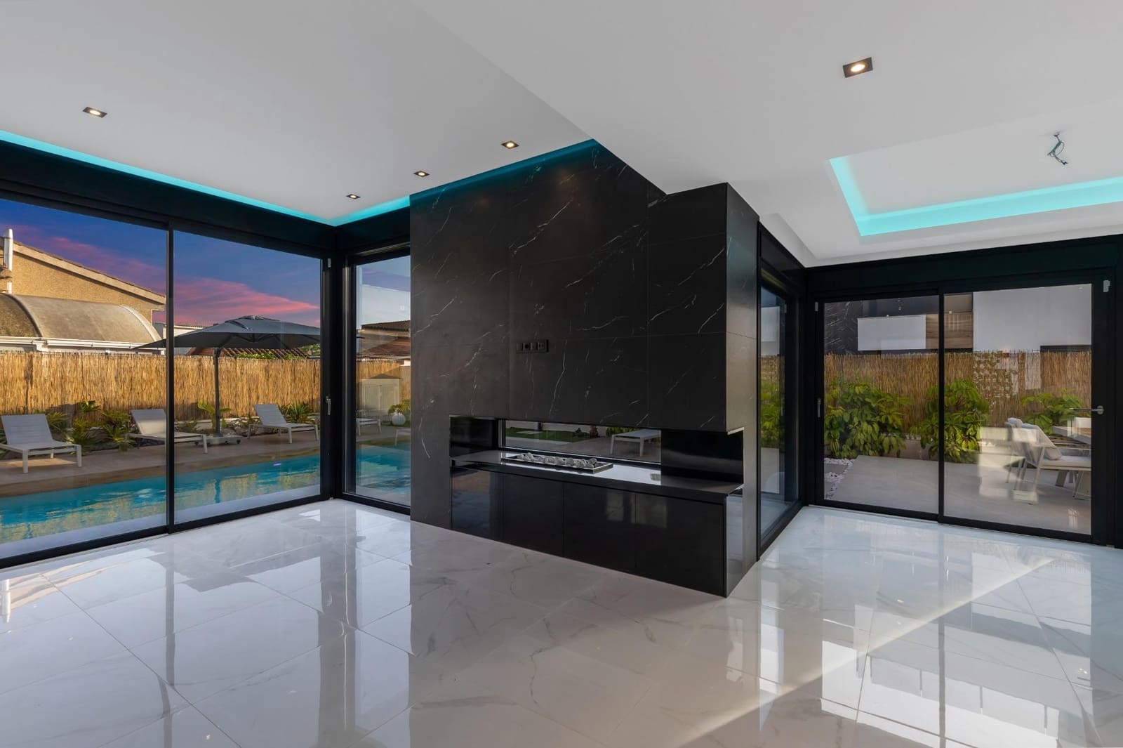 3 sypialnia Willa na sprzedaż w Torrevieja z basenem - 639 000 € (Ref: 9797292)