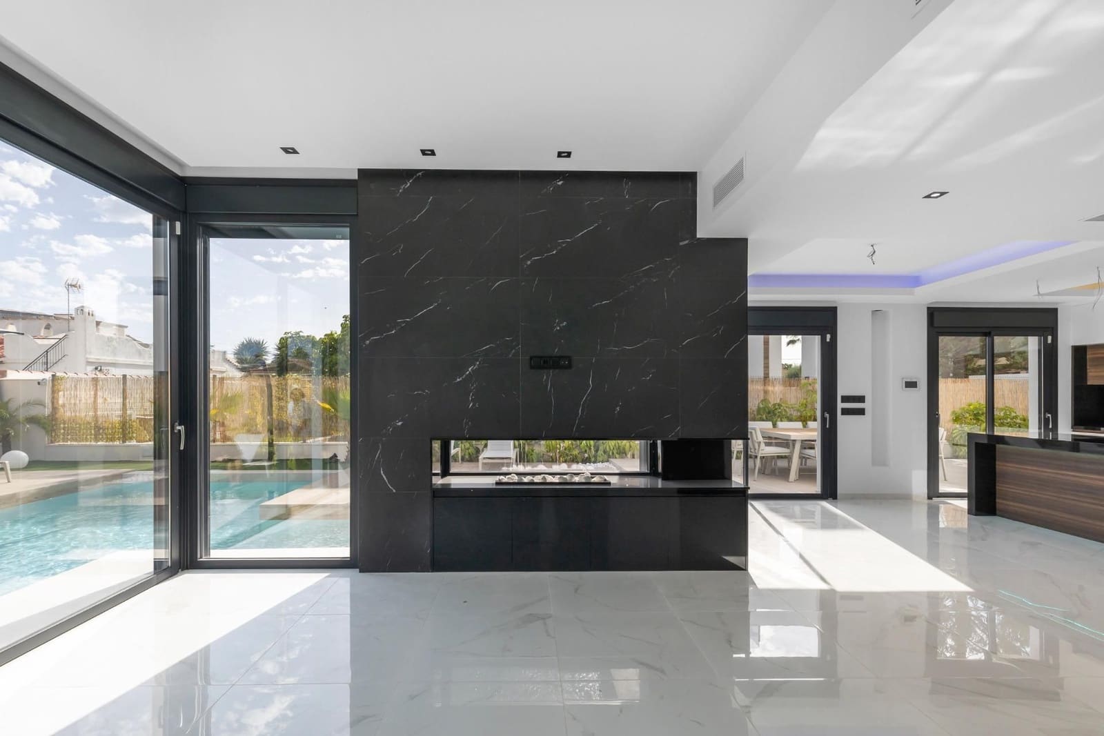 3 sypialnia Willa na sprzedaż w Torrevieja z basenem - 639 000 € (Ref: 9797292)