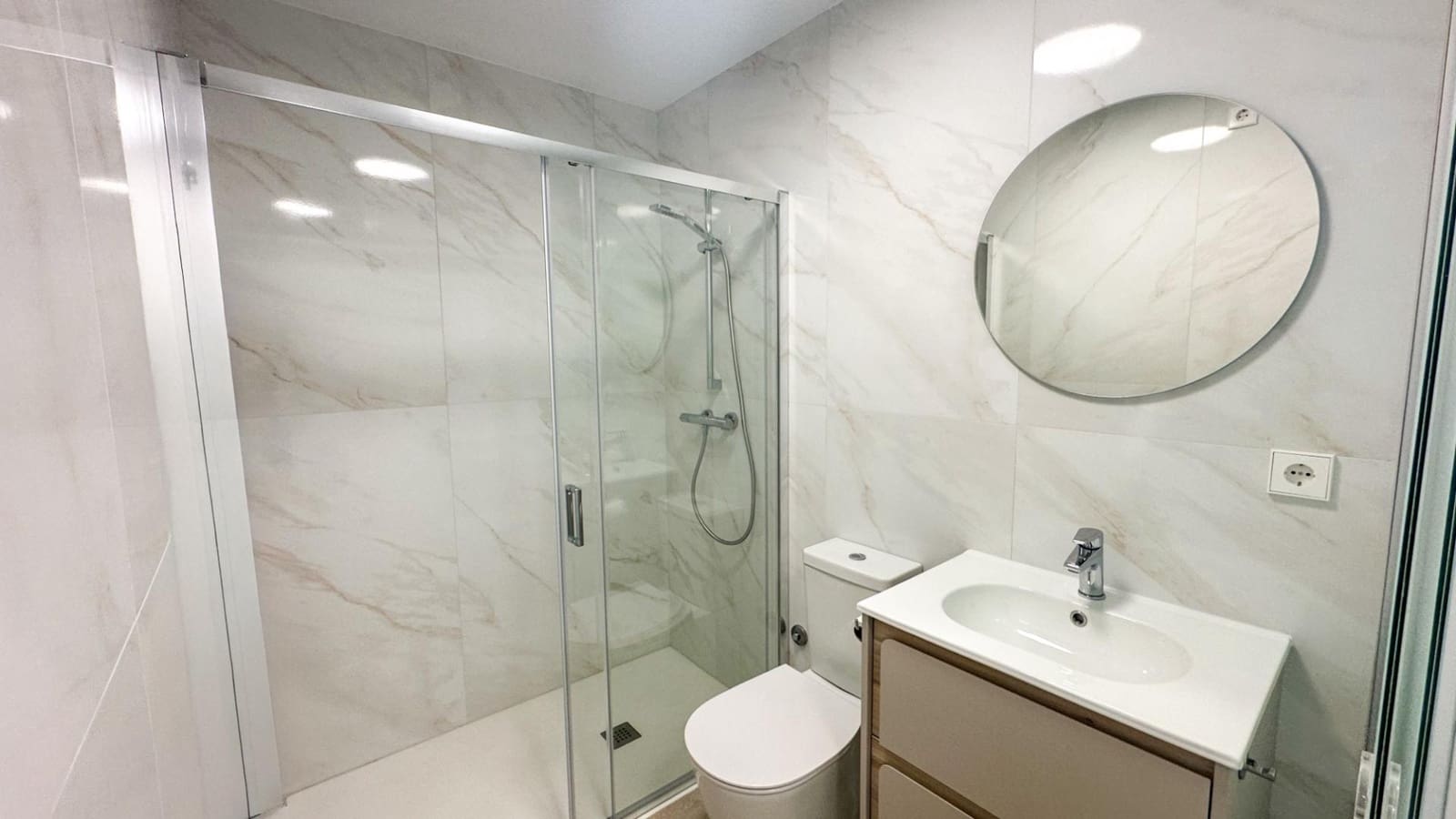 Apartamento de 2 habitaciones en La Zenia en venta - 399.000 € (Ref: 9799423)