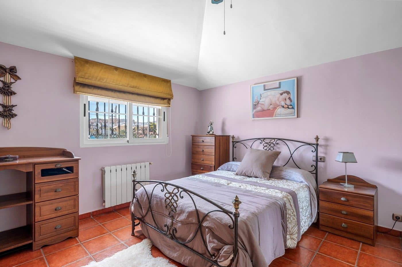 6 bedroom Villa for sale in La Mata with pool - € 950,000 (Ref: 9799425)