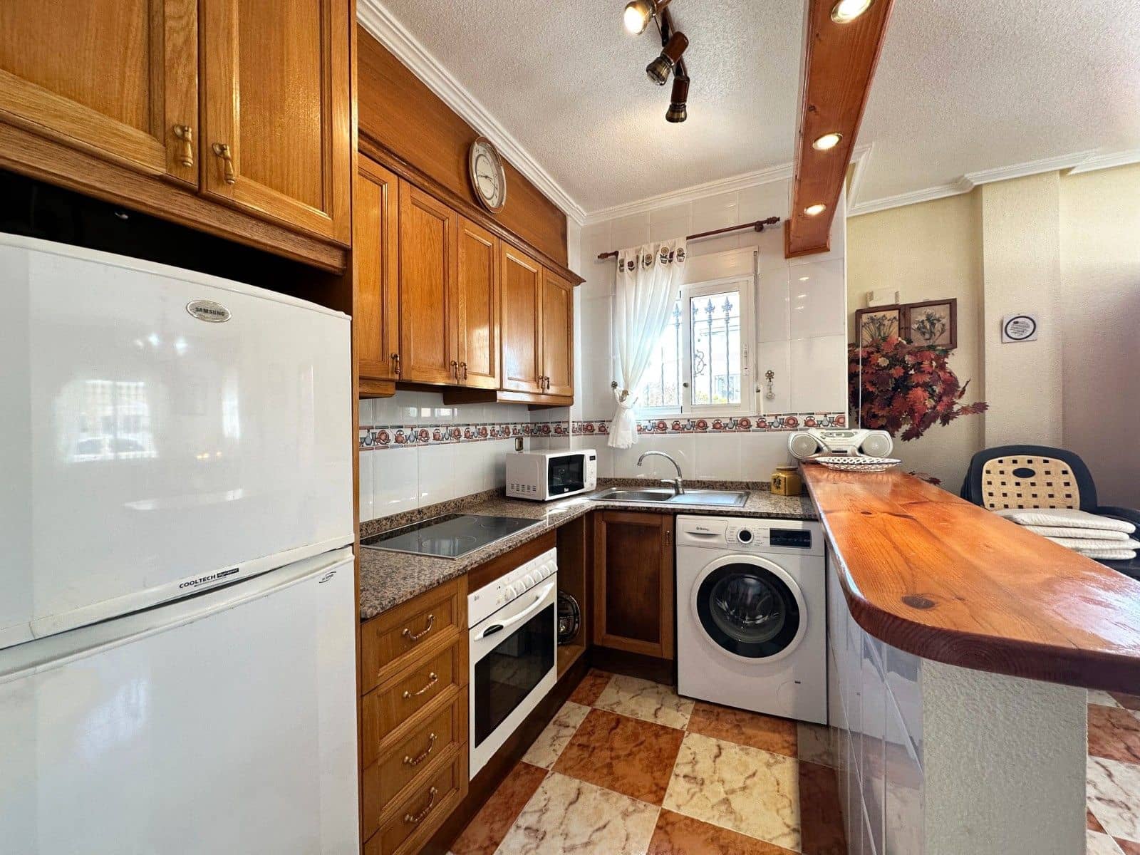 Chalet de 2 habitaciones en Orihuela Costa en venta - 235.000 € (Ref: 9799444)