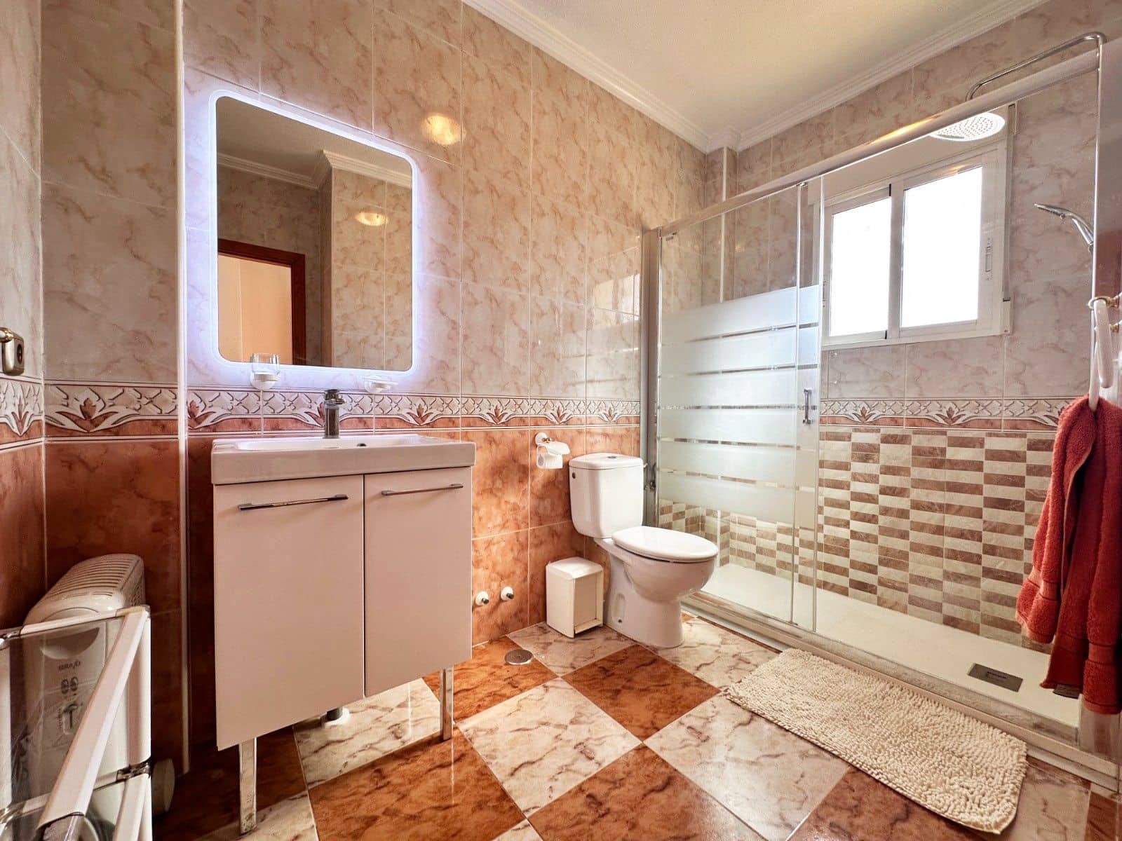 Chalet de 2 habitaciones en Orihuela Costa en venta - 235.000 € (Ref: 9799444)