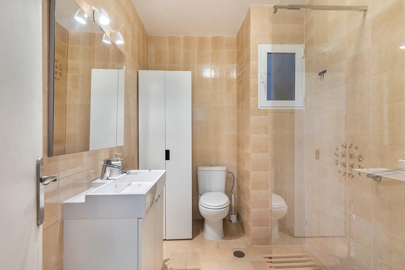 6 soveværelse Byhus til salg i Torrevieja med swimmingpool - € 179.000 (Ref: 9799446)