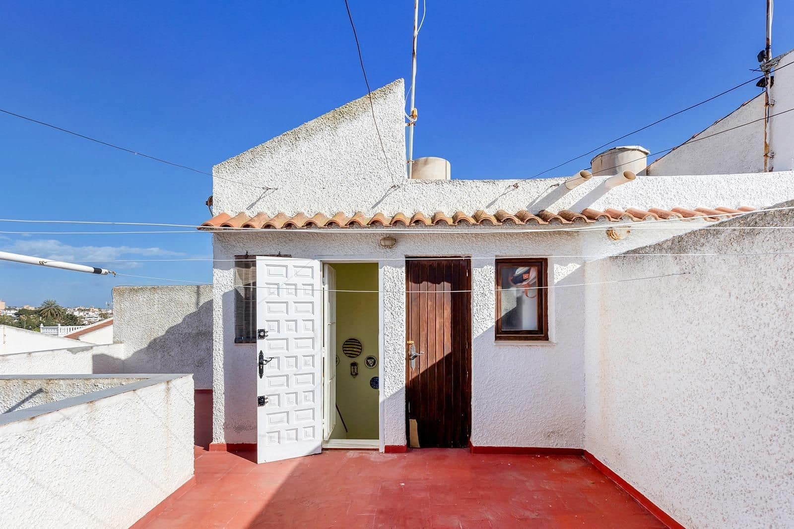 6 soveværelse Byhus til salg i Torrevieja med swimmingpool - € 179.000 (Ref: 9799446)
