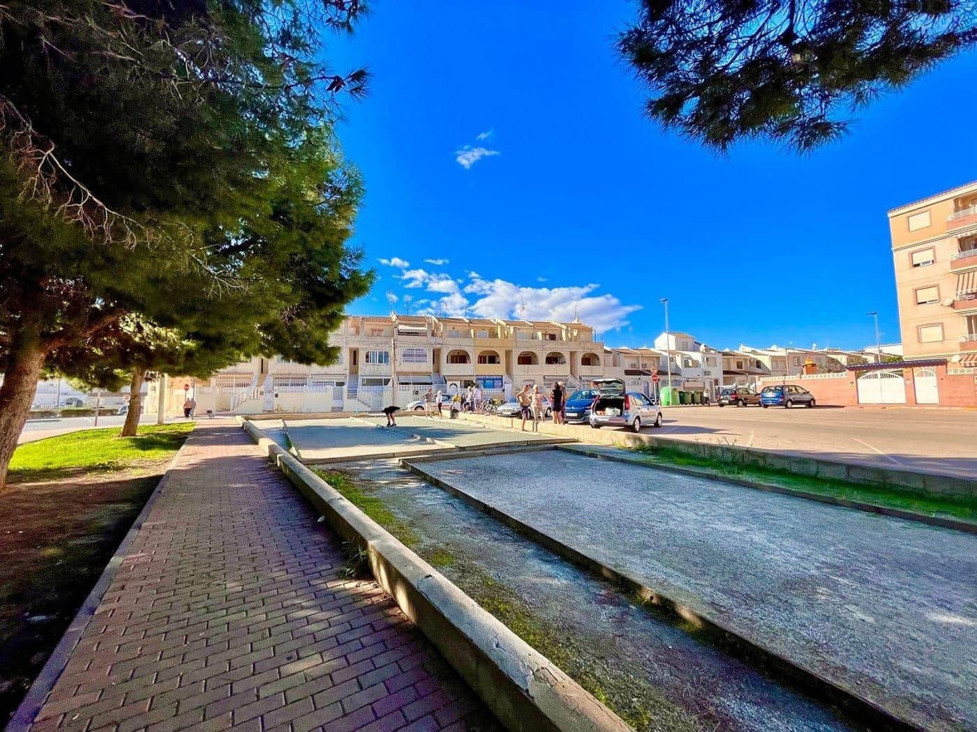 6 soveværelse Byhus til salg i Torrevieja med swimmingpool - € 179.000 (Ref: 9799446)