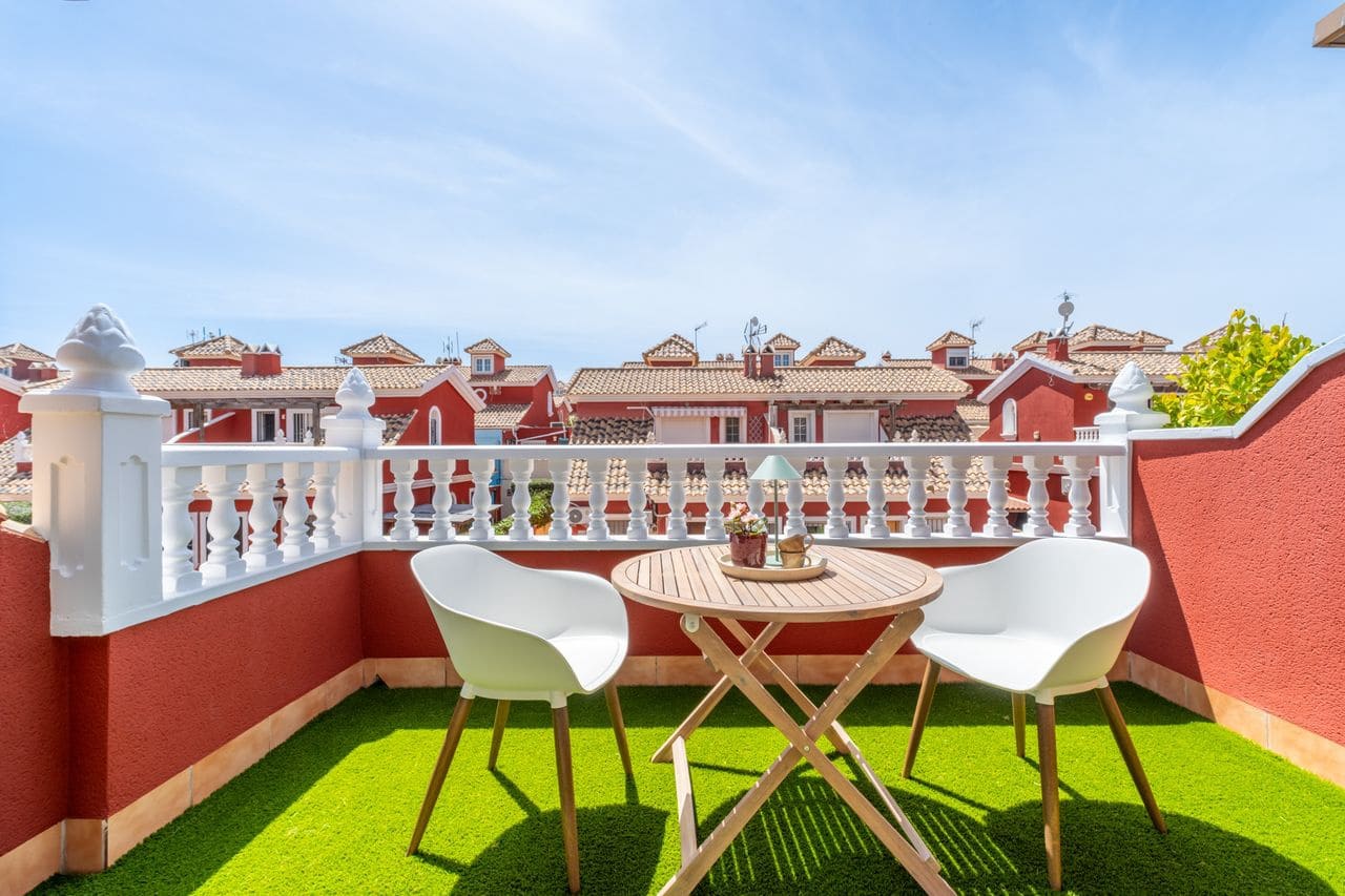 3 bedroom Semi-detached Villa for sale in Villamartin - € 269,800 (Ref: 9800659)