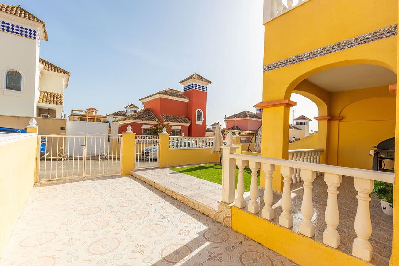 Casa de 2 habitaciones en Orihuela Costa en venta con piscina - 185.000 € (Ref: 9800660)