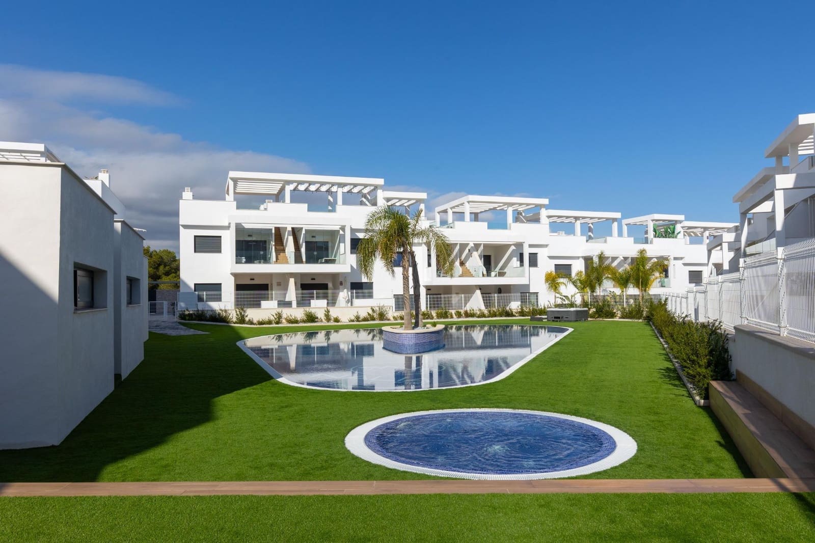 2 Zimmer Bungalow zu verkaufen in Los Balcones mit Pool - 363.000 € (Ref: 9801333)