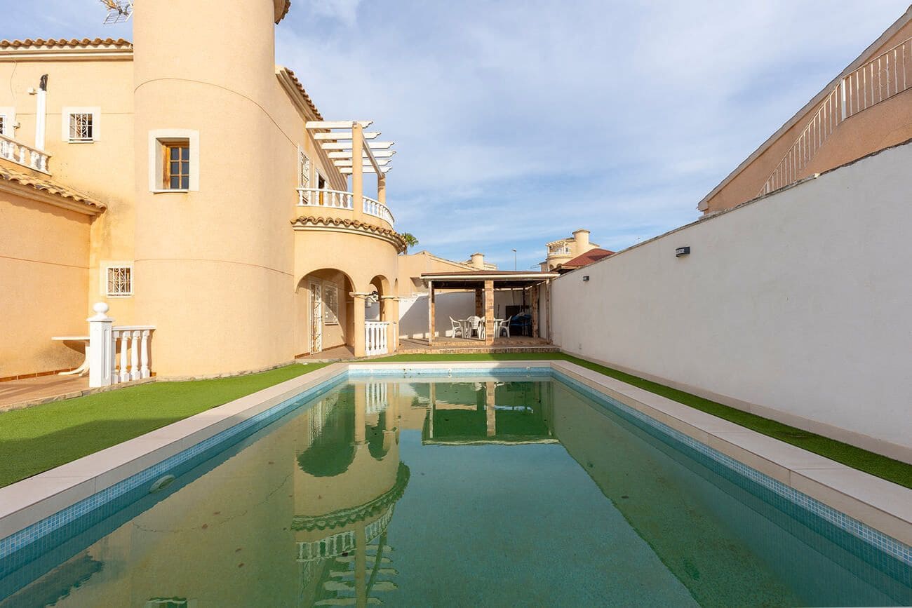 4 bedroom Villa for sale in Almoradi with pool - € 385,000 (Ref: 9804510)