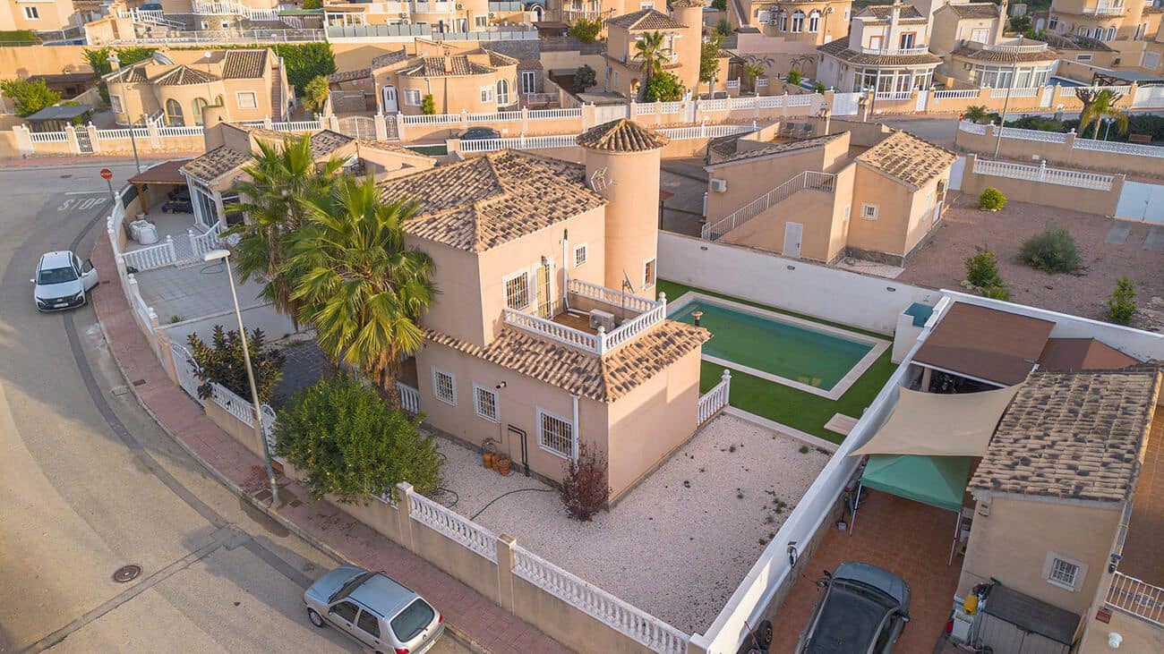 4 bedroom Villa for sale in Almoradi with pool - € 385,000 (Ref: 9804510)