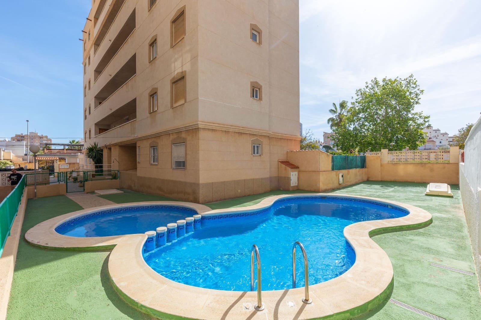 2 soveværelse Lejlighed til salg i Torrevieja med swimmingpool - € 134.900 (Ref: 9804516)