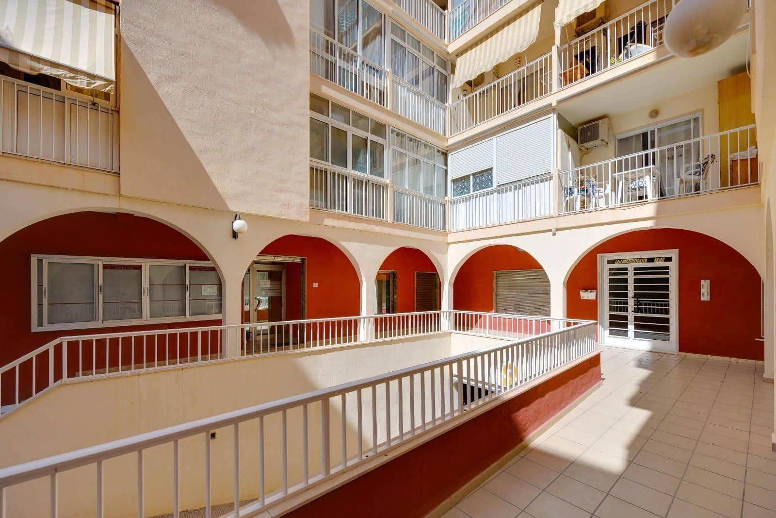 1 Zimmer Apartment zu verkaufen in Torrevieja - 114.969 € (Ref: 9808156)