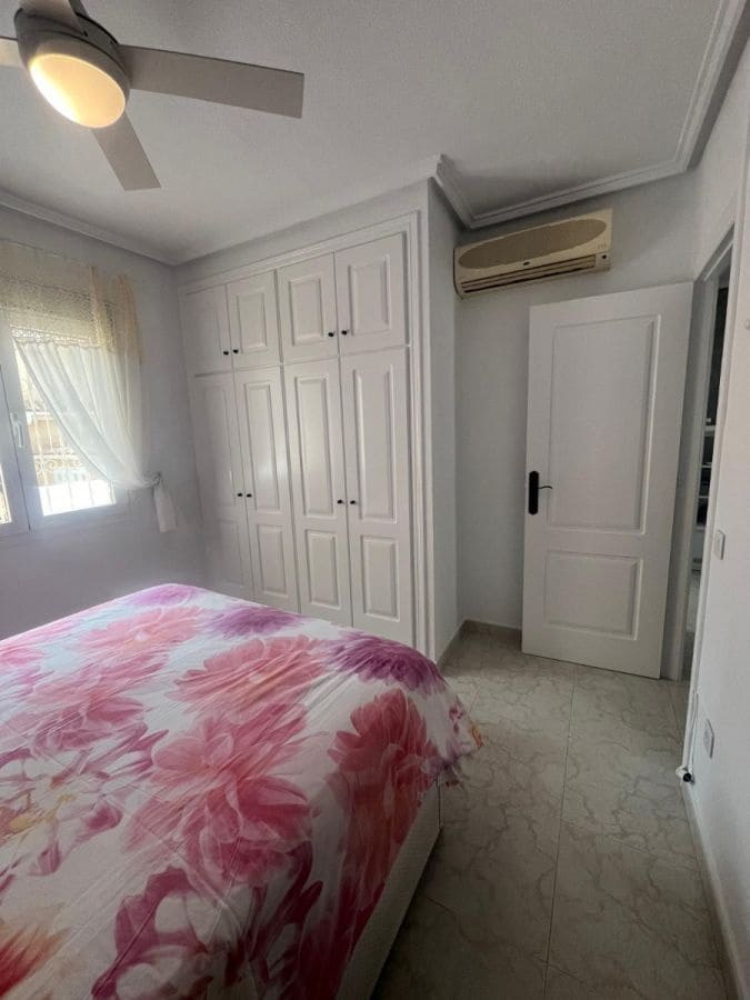 Chalet de 2 habitaciones en Almoradí en venta - 198.000 € (Ref: 9808162)