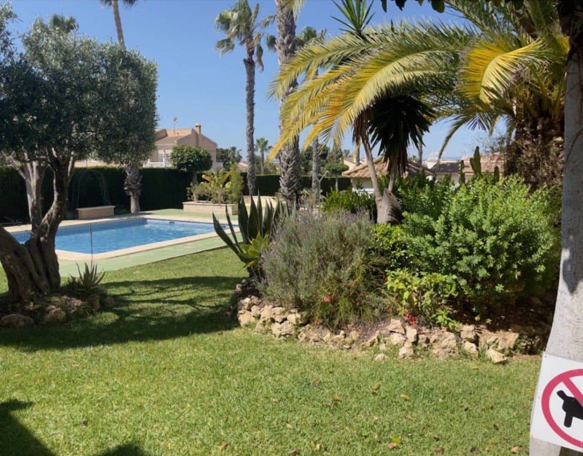 Chalet de 2 habitaciones en Almoradí en venta - 198.000 € (Ref: 9808162)