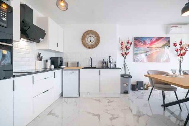 2 slaapkamer Flat te koop in Punta Prima, Torrevieja - € 245.000 (Ref: 9812389)