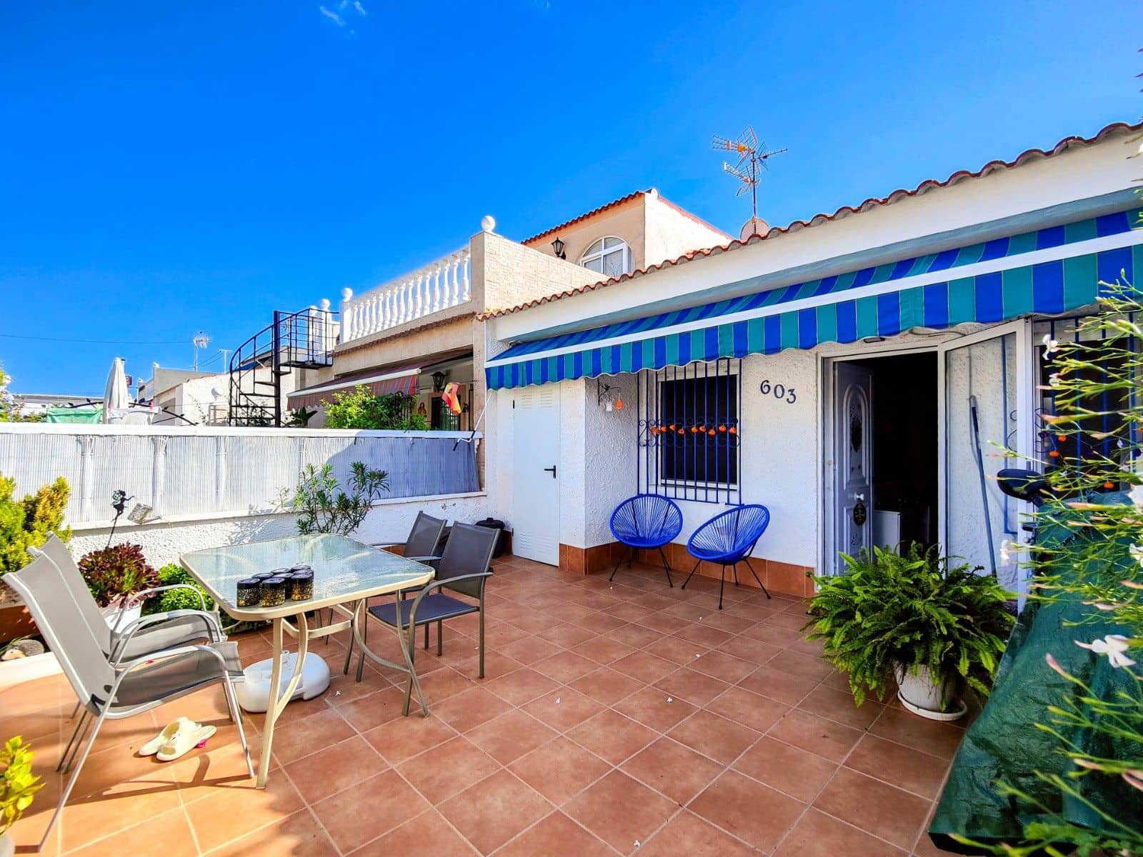 2 slaapkamer Bungalow te koop in Torrevieja - € 129.900 (Ref: 9812407)