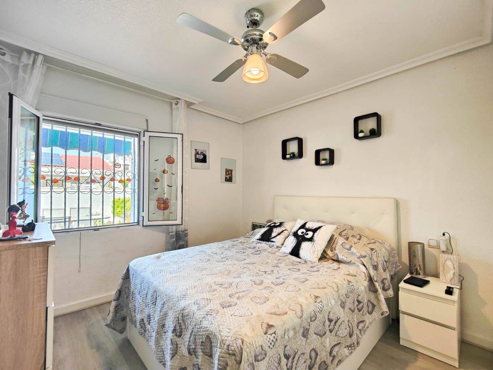 2 slaapkamer Bungalow te koop in Torrevieja - € 129.900 (Ref: 9812407)