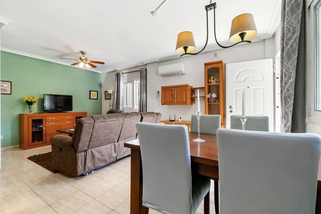 2 slaapkamer Appartement te koop in Punta Prima, Orihuela met zwembad - € 251.900 (Ref: 9813358)