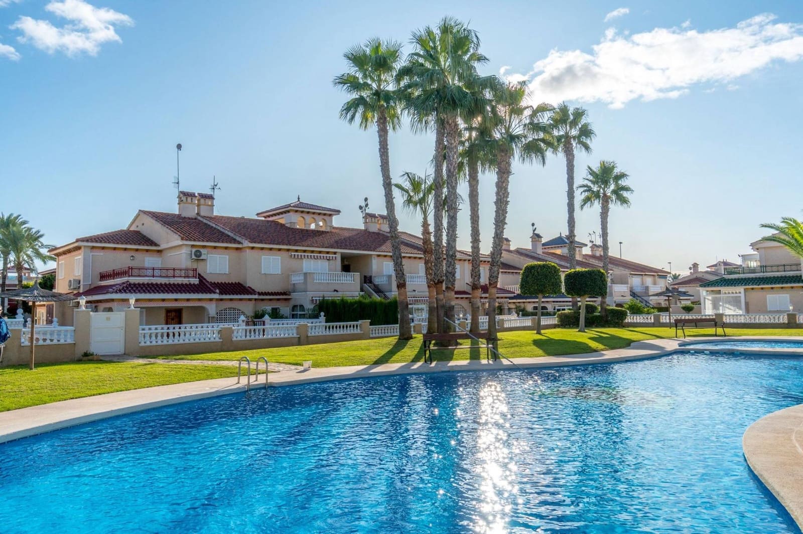 2 slaapkamer Appartement te koop in Orihuela Costa met zwembad - € 251.900 (Ref: 9813358)