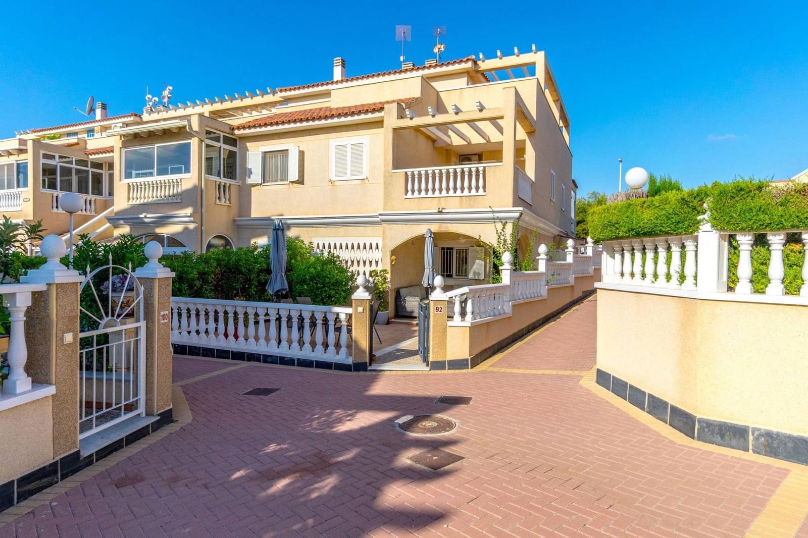 2 slaapkamer Appartement te koop in Orihuela Costa met zwembad - € 251.900 (Ref: 9813358)