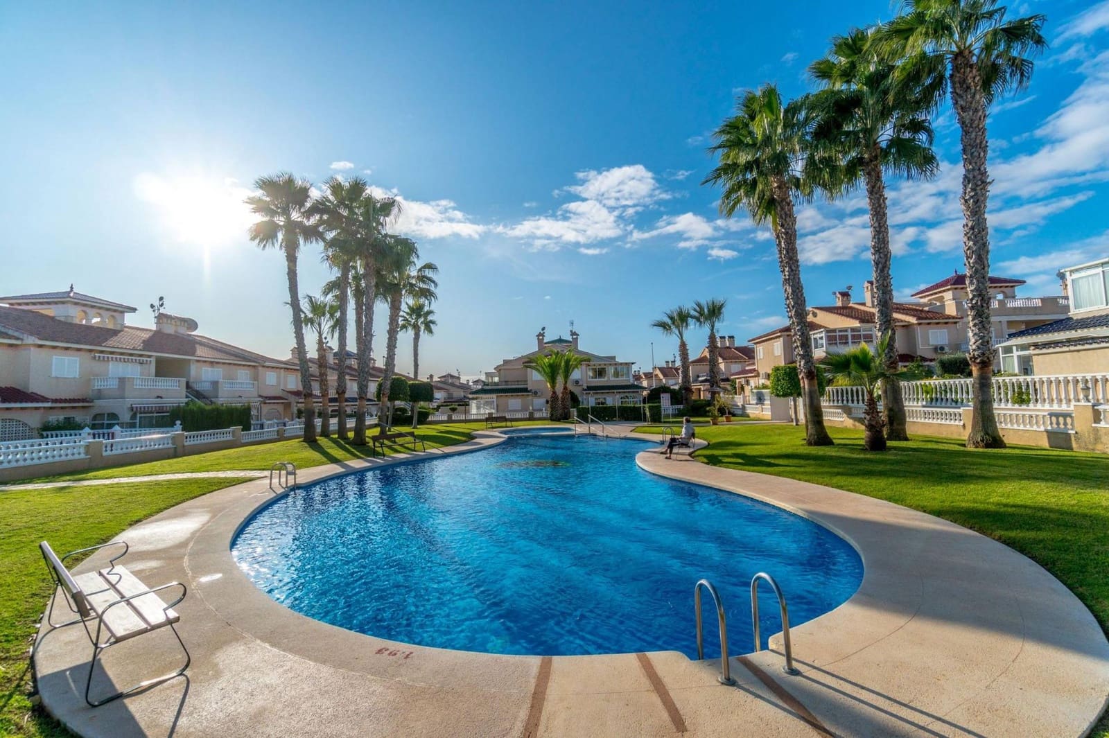 2 slaapkamer Appartement te koop in Orihuela Costa met zwembad - € 251.900 (Ref: 9813358)