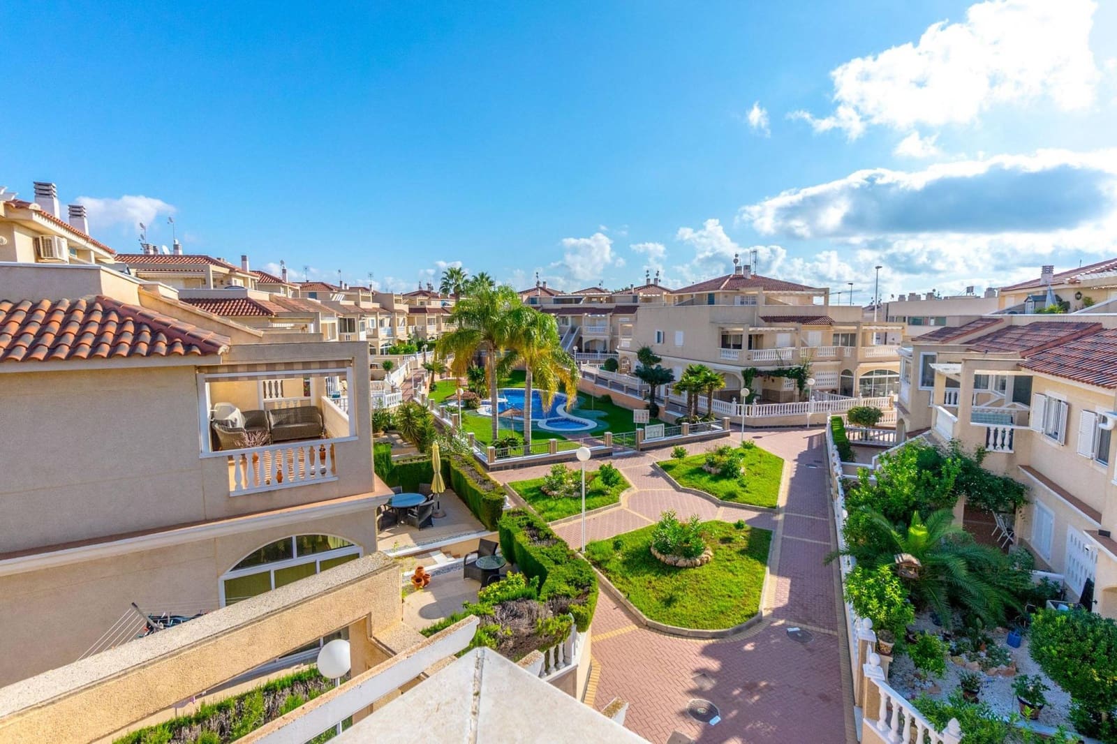 2 slaapkamer Appartement te koop in Orihuela Costa met zwembad - € 251.900 (Ref: 9813358)