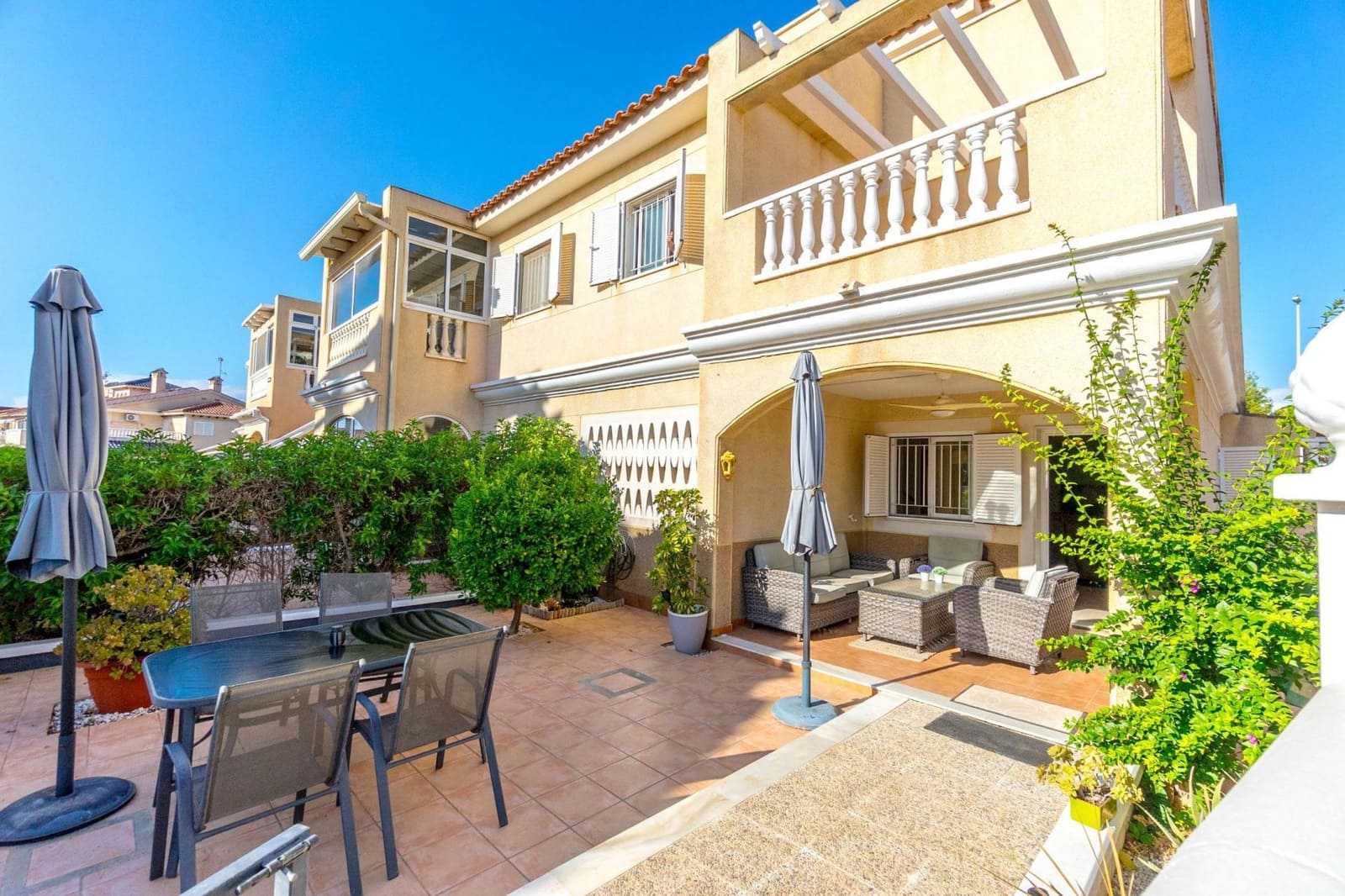 2 slaapkamer Appartement te koop in Orihuela Costa met zwembad - € 251.900 (Ref: 9813358)