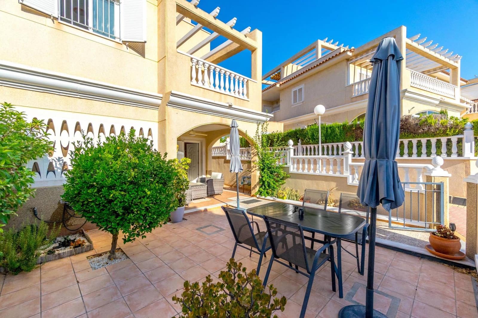 2 slaapkamer Appartement te koop in Orihuela Costa met zwembad - € 251.900 (Ref: 9813358)