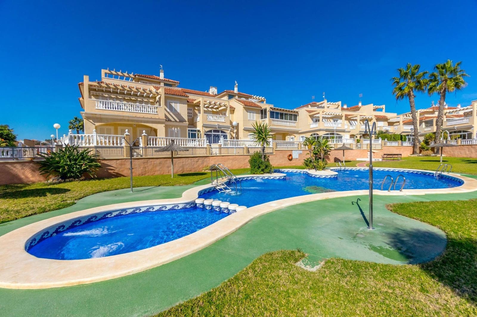 2 slaapkamer Appartement te koop in Orihuela Costa met zwembad - € 251.900 (Ref: 9813358)