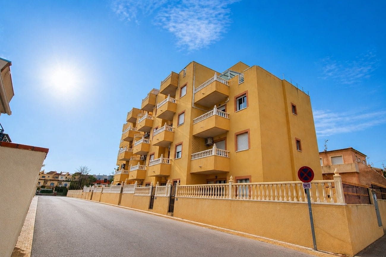 Apartamento de 2 habitaciones en Orihuela Costa en venta - 126.000 € (Ref: 9813367)