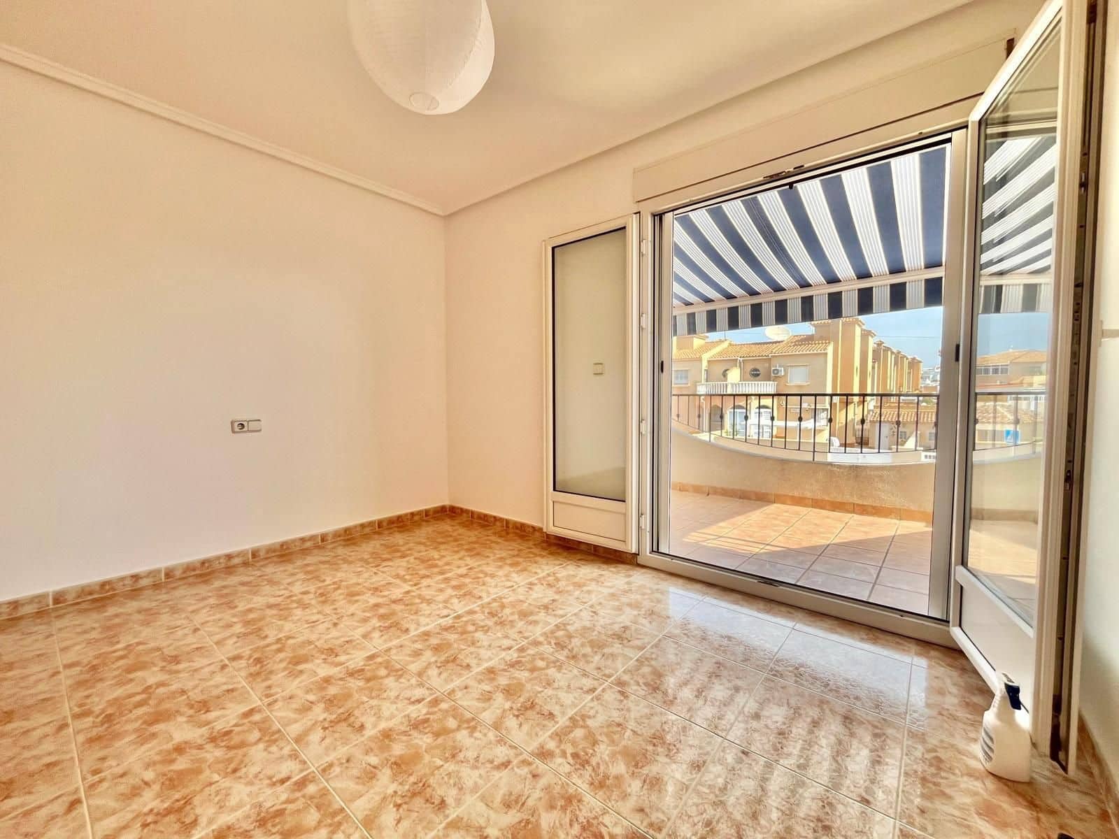 3 slaapkamer Flat te koop in Playa Flamenca met zwembad - € 249.500 (Ref: 9813368)