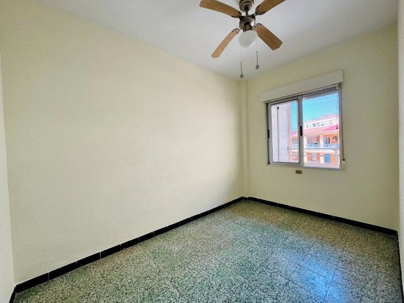 2 sovrum Lägenhet till salu i Torrevieja - 154 000 € (Ref: 9813853)