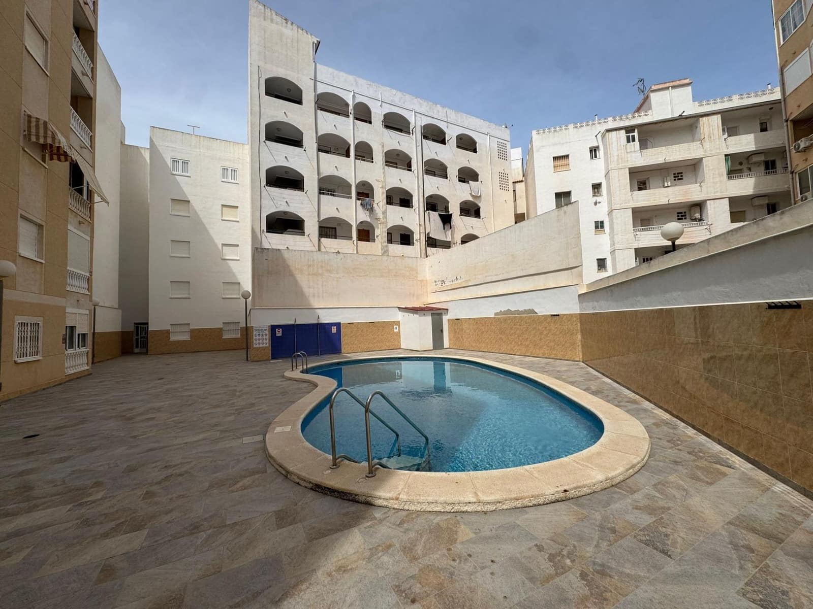 3 quarto Penthouse para venda em Torrevieja com piscina - 175 000 € (Ref: 9813856)