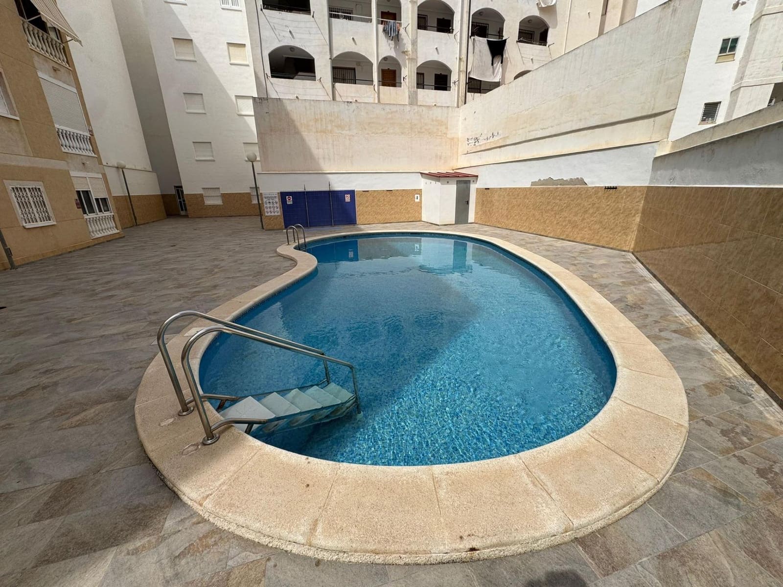 3 quarto Penthouse para venda em Torrevieja com piscina - 175 000 € (Ref: 9813856)