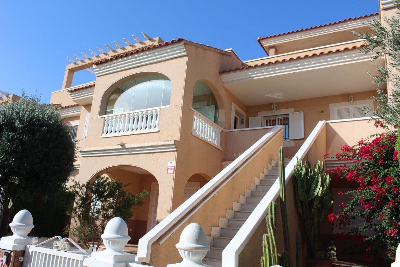 2 soverom Penthouse til salgs i La Zenia med garasje - € 227 000 (Ref: 9818386)