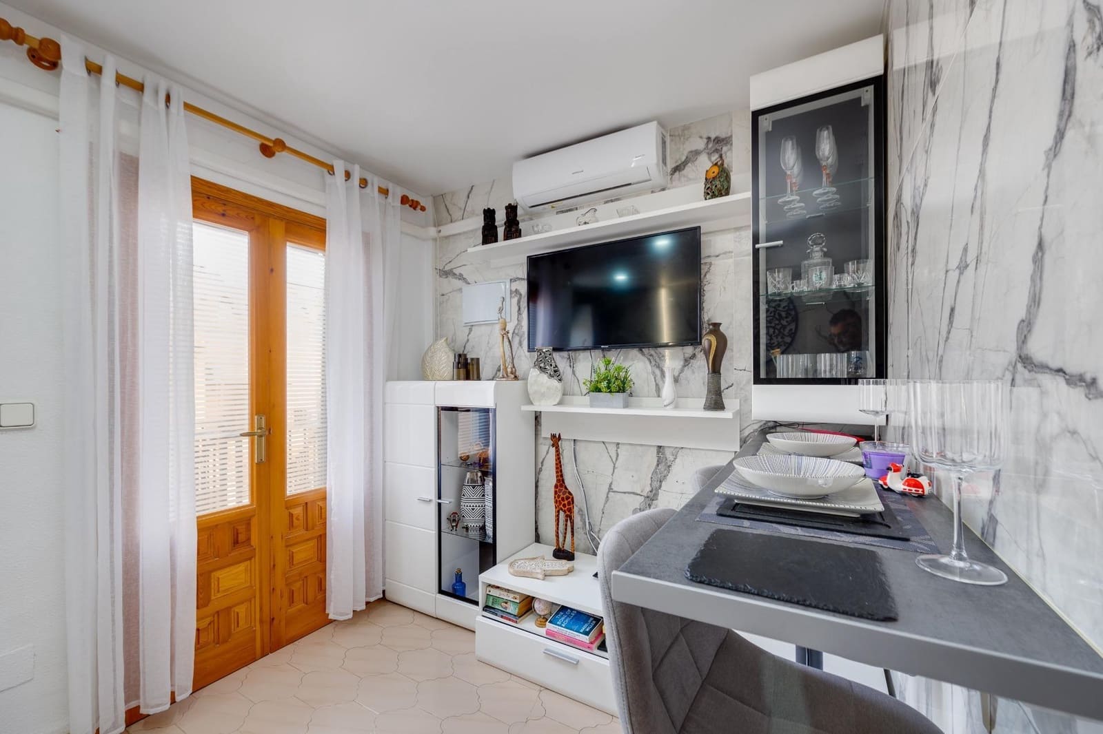 2 slaapkamer Bungalow te koop in Torrevieja met zwembad - € 124.999 (Ref: 9818399)