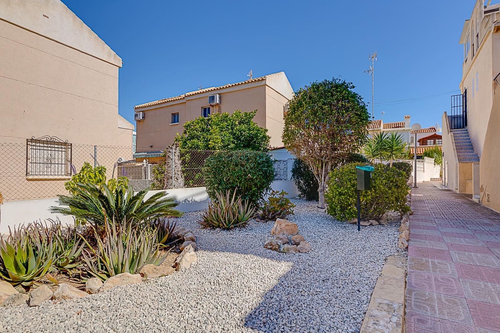 2 slaapkamer Bungalow te koop in Torrevieja met zwembad - € 124.999 (Ref: 9818399)