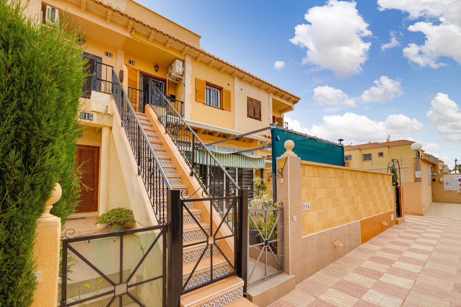 2 slaapkamer Bungalow te koop in Torrevieja met zwembad - € 124.999 (Ref: 9818399)