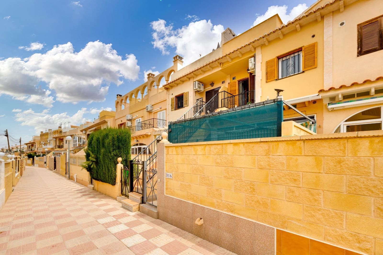 2 slaapkamer Bungalow te koop in Torrevieja met zwembad - € 124.999 (Ref: 9818399)