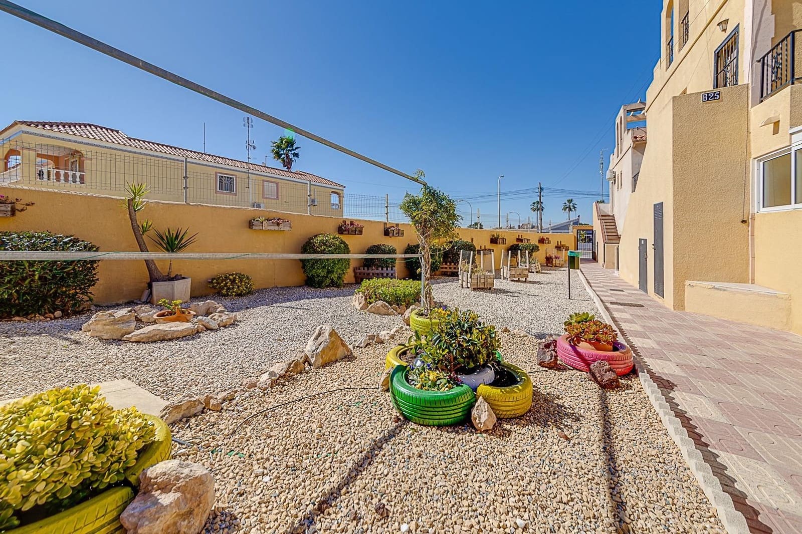 2 slaapkamer Bungalow te koop in Torrevieja met zwembad - € 124.999 (Ref: 9818399)