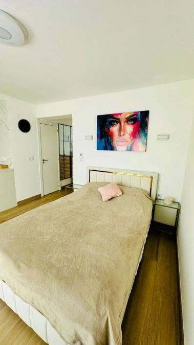 Apartment for sale in Torrevieja - € 110,000 (Ref: 9823057)