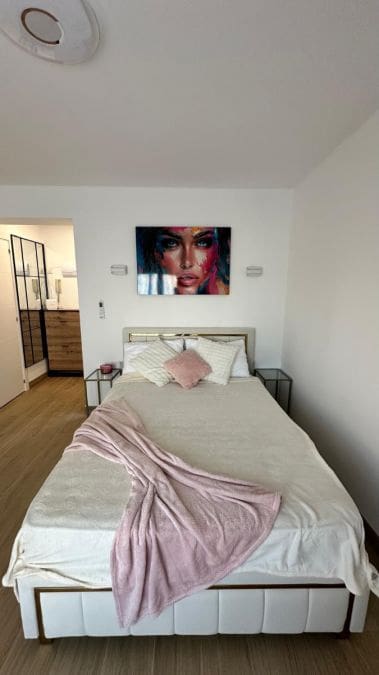 Apartment for sale in Torrevieja - € 110,000 (Ref: 9823057)