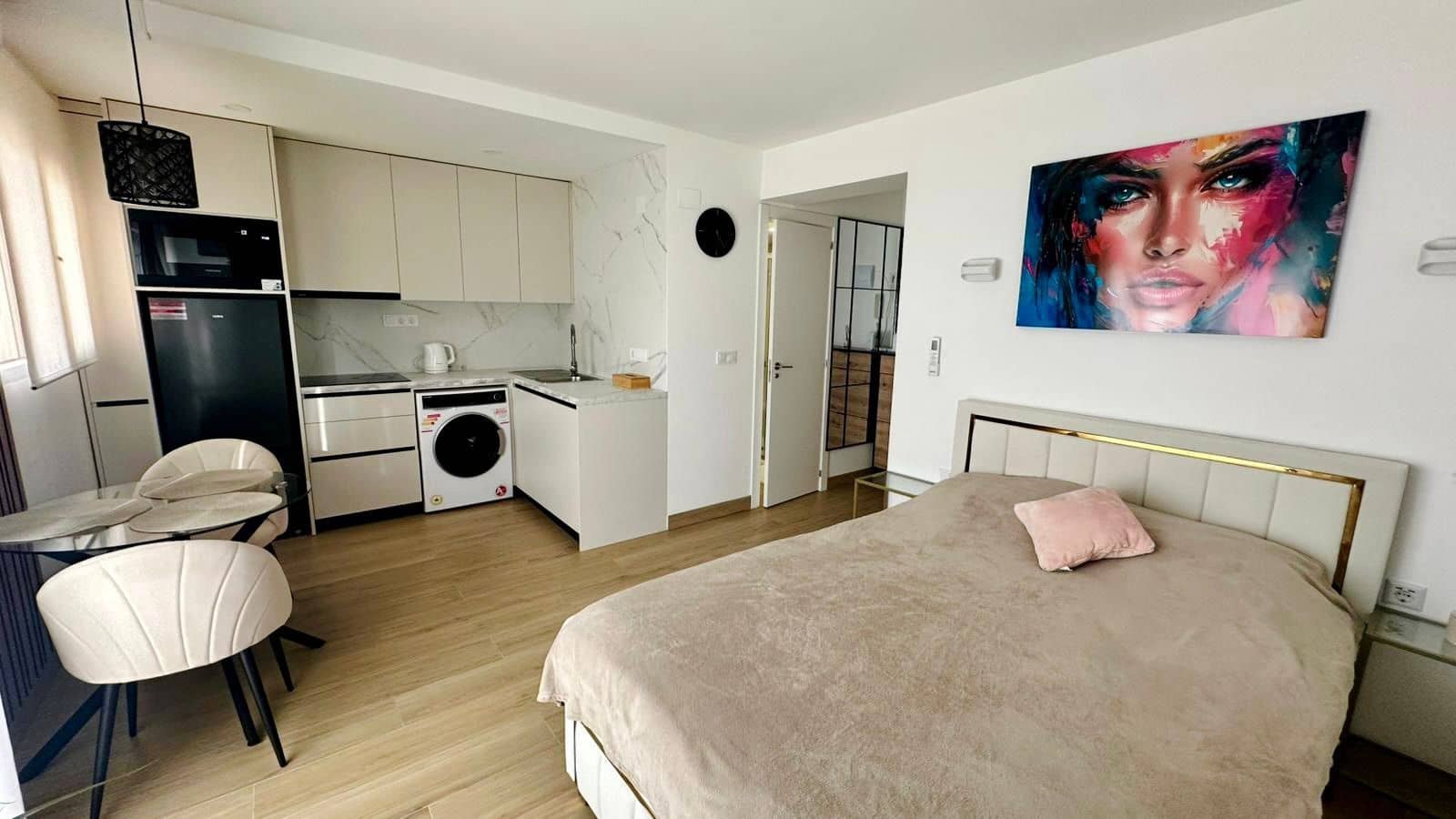 Apartment for sale in Torrevieja - € 110,000 (Ref: 9823057)