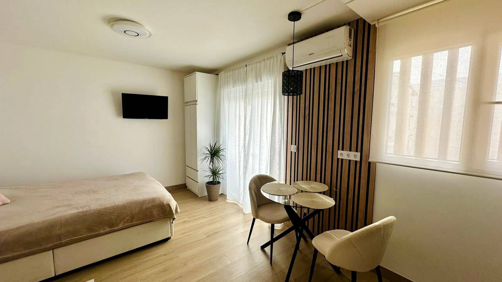 Apartment for sale in Torrevieja - € 110,000 (Ref: 9823057)