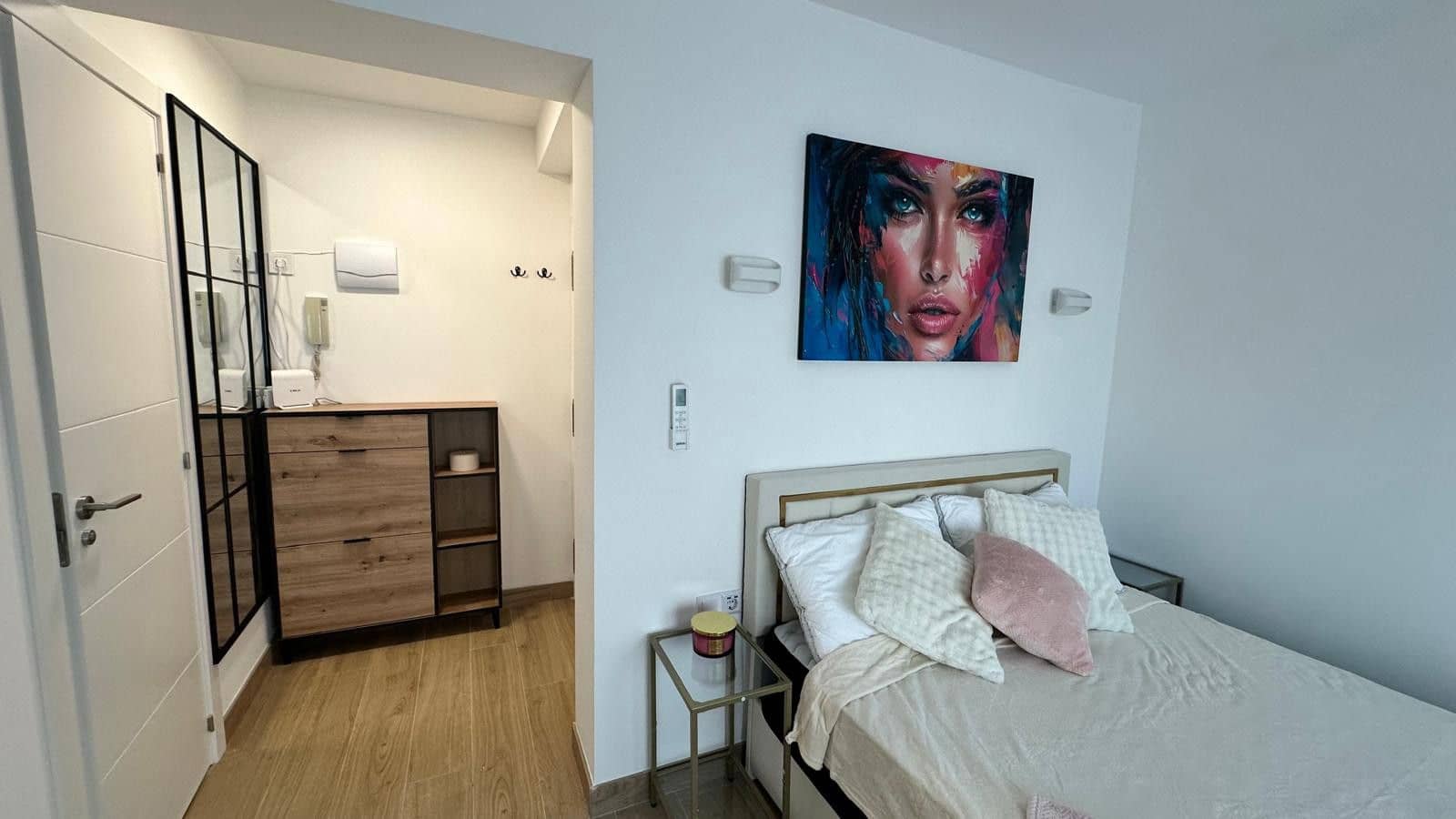 Apartment for sale in Torrevieja - € 110,000 (Ref: 9823057)