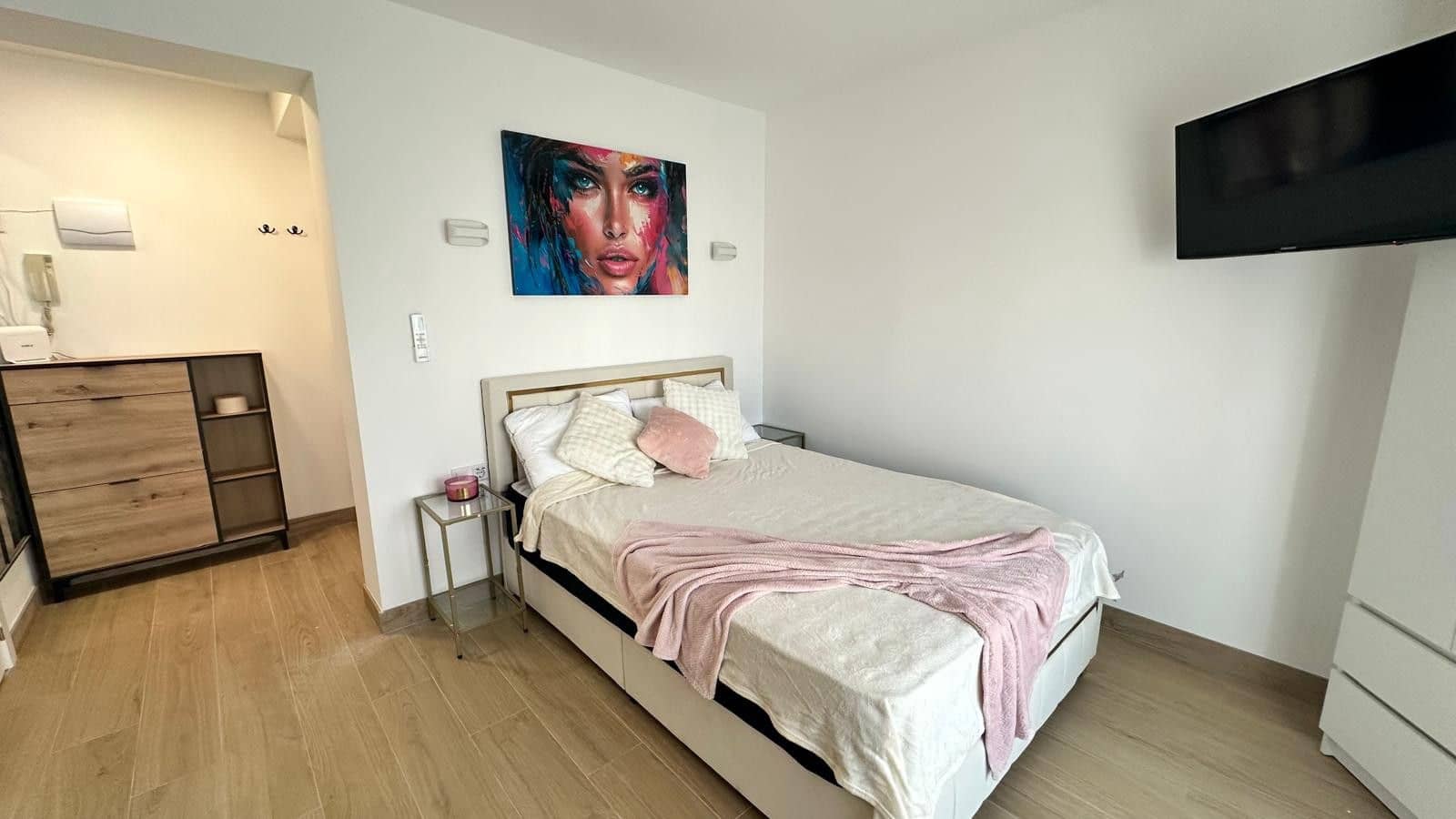 Apartment for sale in Torrevieja - € 110,000 (Ref: 9823057)