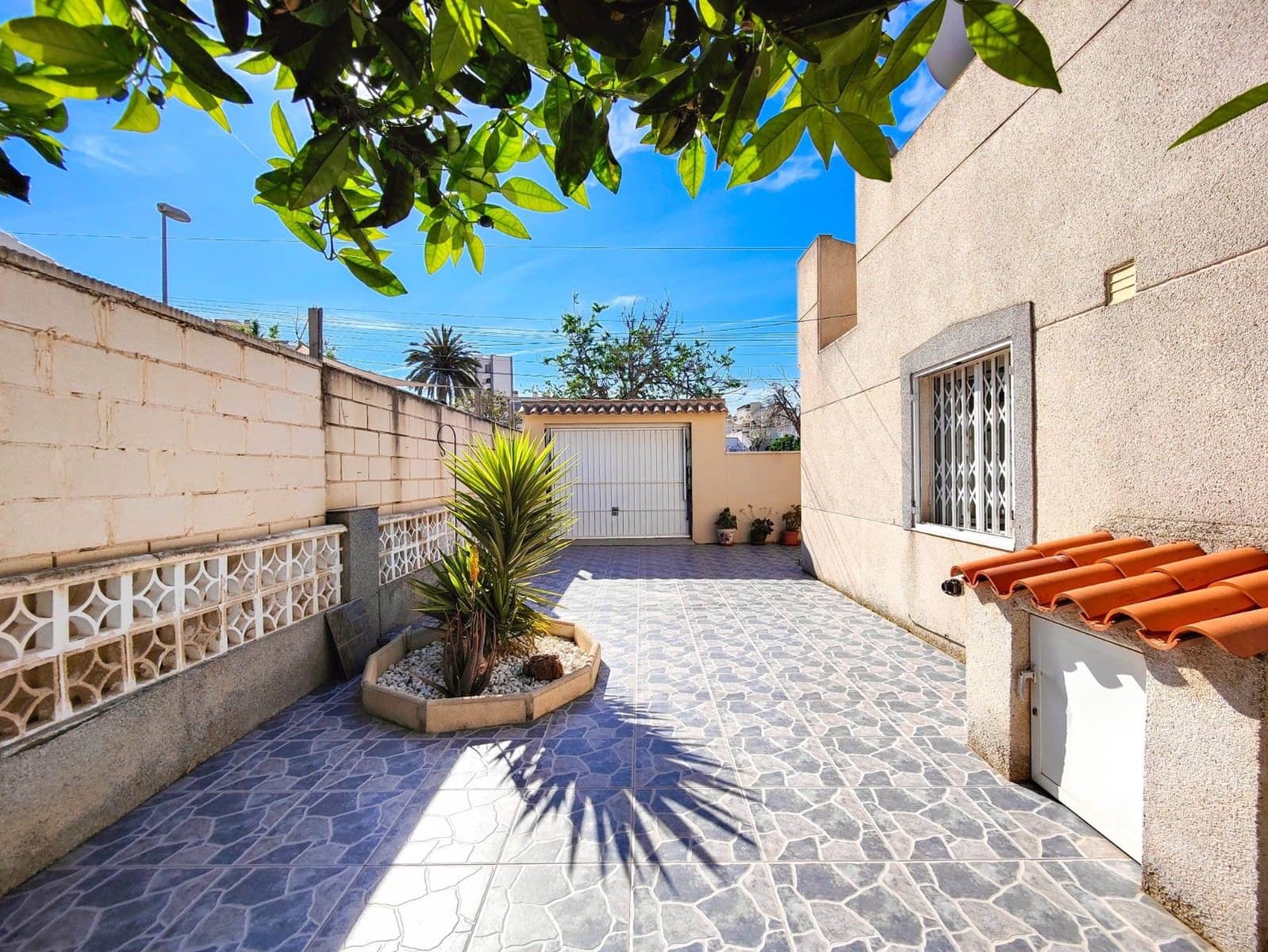 2 makuuhuone Paritalo myytävänä paikassa Torrevieja mukana 
autotalli - 219 900 € (Ref: 9823074)